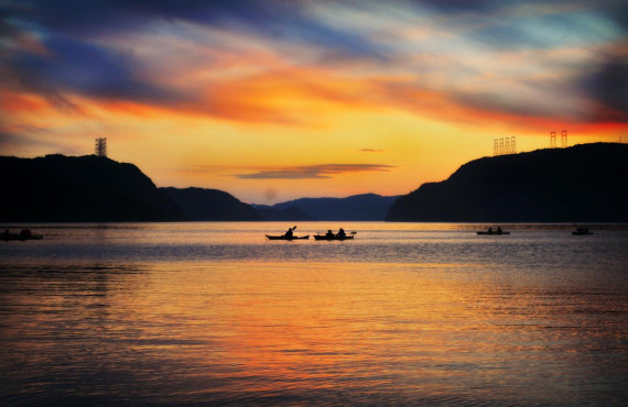 Kayak de mer au coucher du soleil