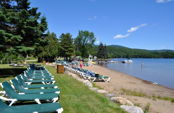 Plage sur le bord du Lac Ouimet Plage sur le bord du Lac Ouimet
