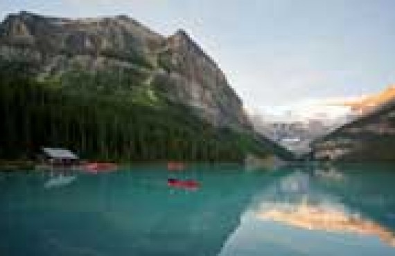 lake-louise-canot.jpg lake-louise-canot.jpg