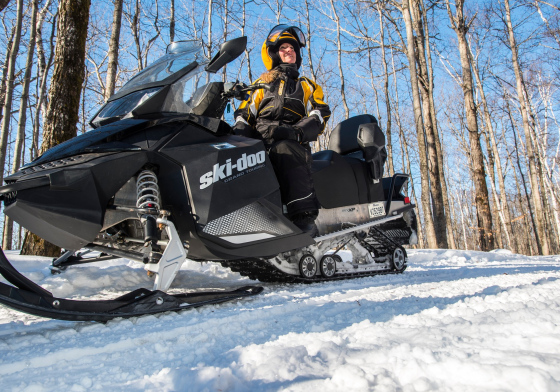 Motoneige dans les Laurentides