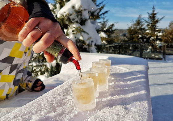 Déguster un verre de Caribou