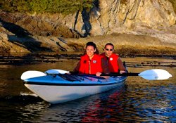 Kayak de mer sur le pacifique