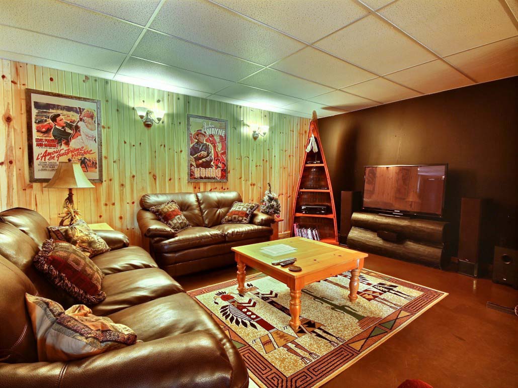 Salon au sous-sol Chalet Natif