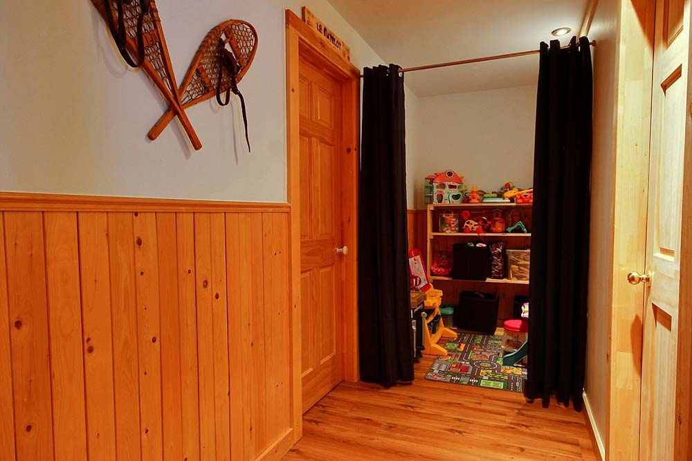 Salon sous-sol Chambre Chalet Odyssée