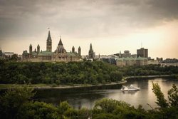 Le parlement d'Ottawa vu de Hull-Gatineau