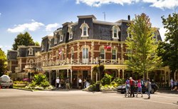 Village pittoresque de Niagara-On-The-Lake