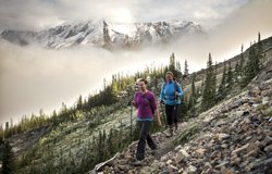 Hiking on Skoki Mountain