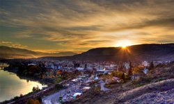 Lever du soleil sur Kamloops, BC